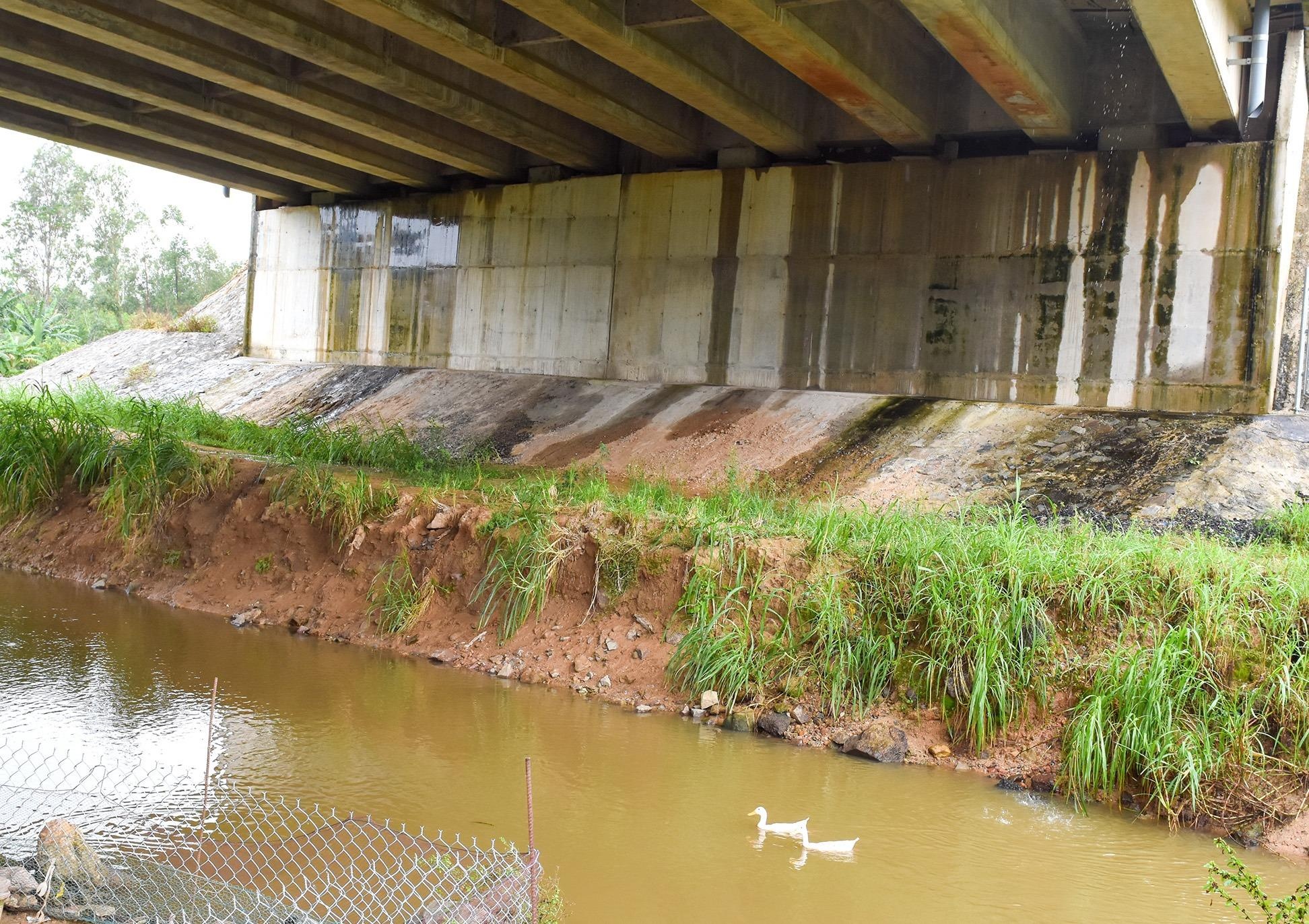 Hang loat cau vuot tren cao toc 34.500 ty bi tham dot hinh anh