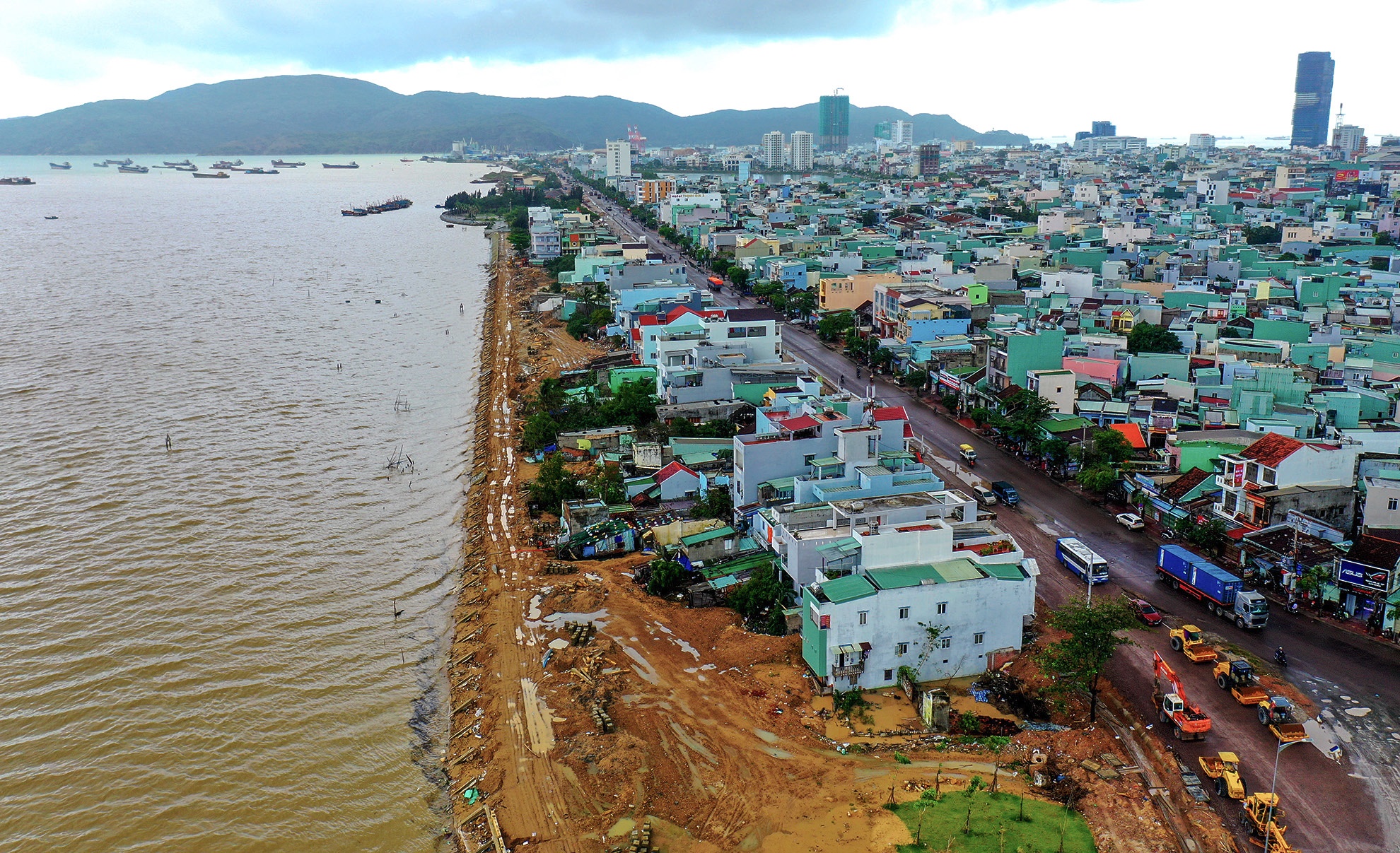 Ke bien tien ty sat lo anh 1