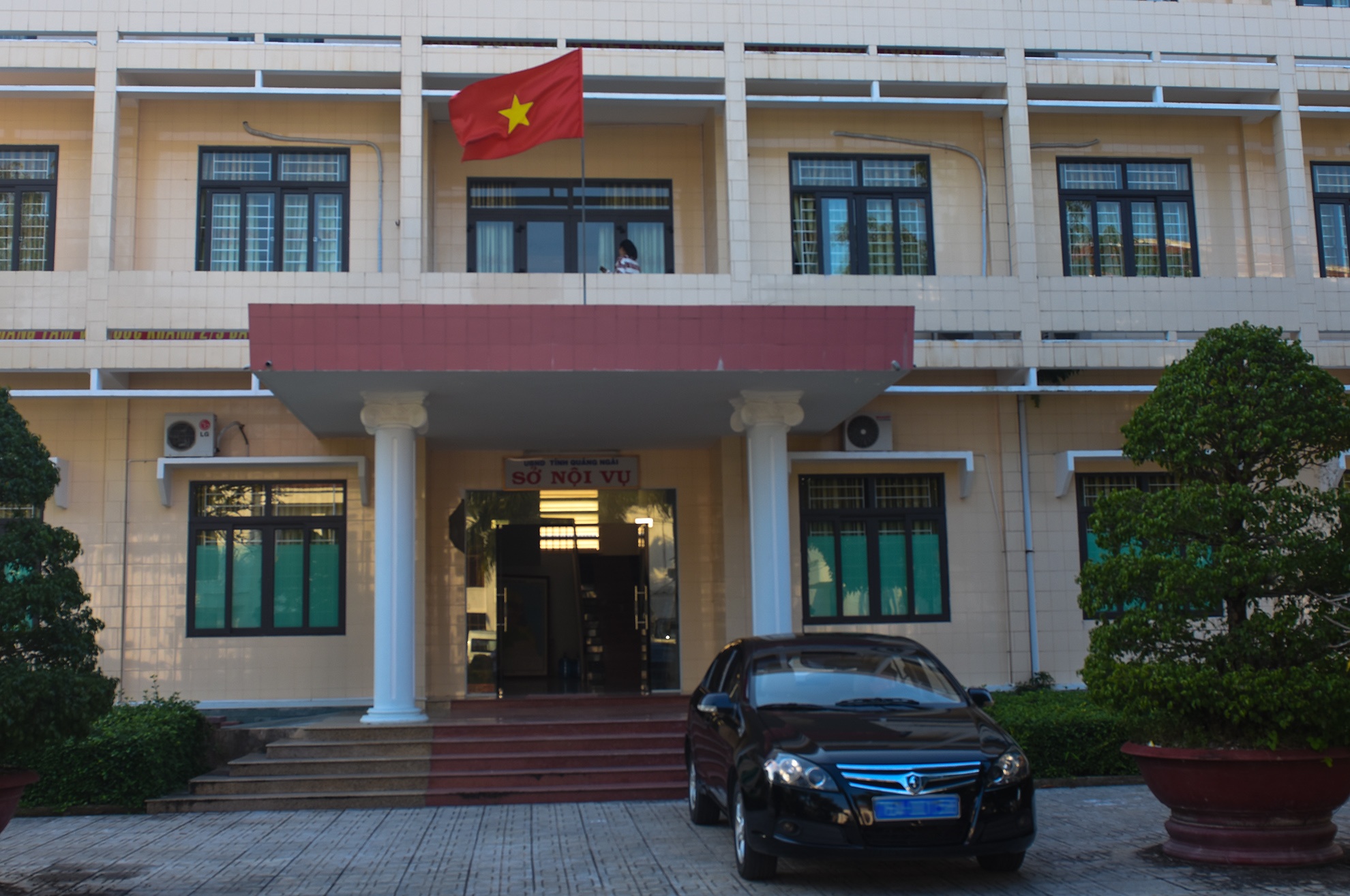 Du hoc xong khong ve lam viec, con quan chuc phai boi hoan 9 ty hinh anh