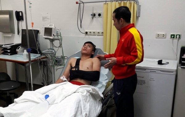 Tien Dung lo U20 World Cup sau ca phau thuat tai Duc hinh anh