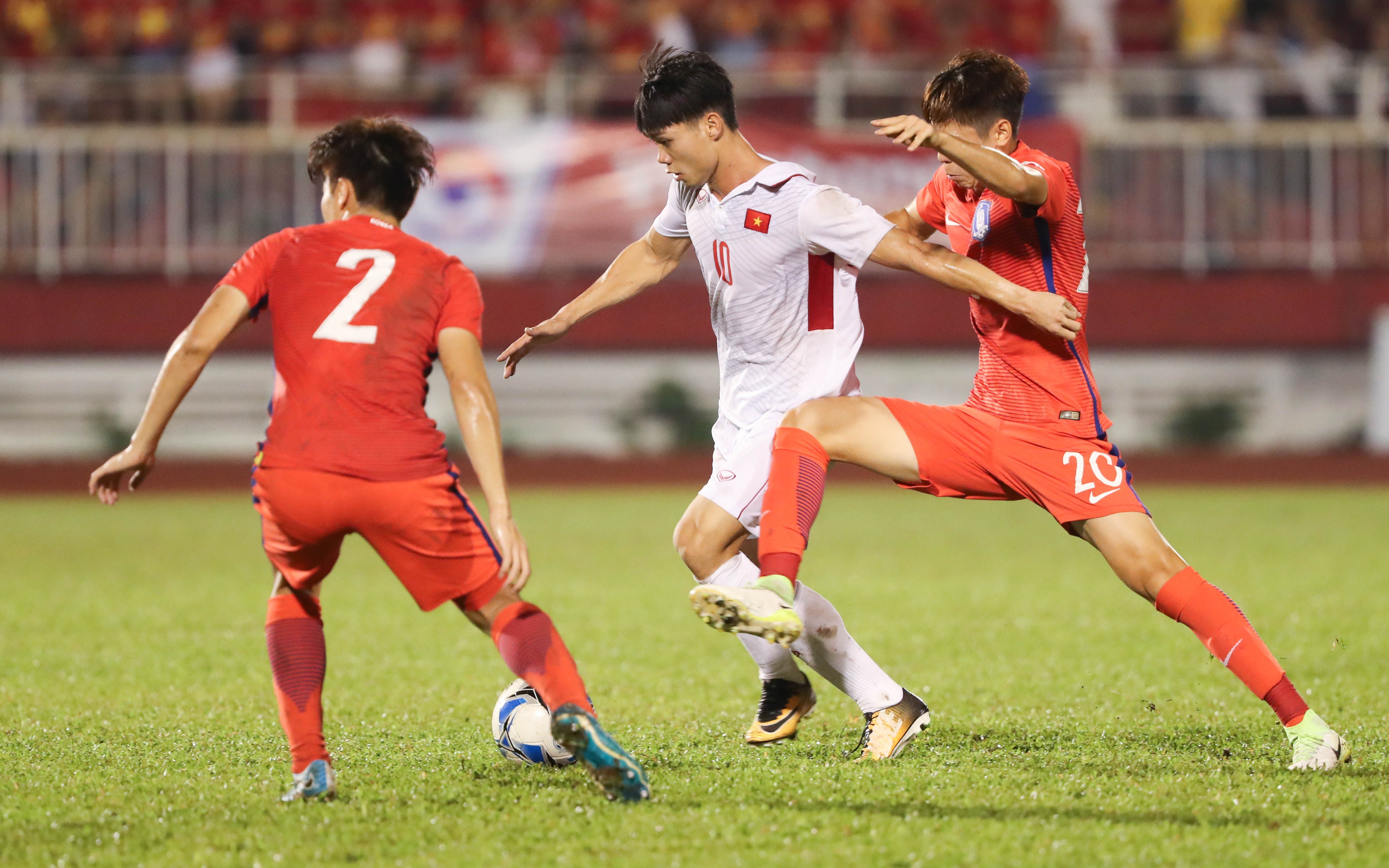 Bầu Đức hết lời khen ngợi Công Phượng ảnh 2 Bau Duc het loi khen ngoi Cong Phuong anh 2