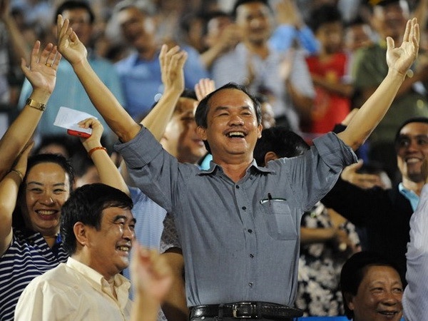 Bau Duc: 'VFF khong dam ky cho Tuan lam HLV truong DTQG' hinh anh