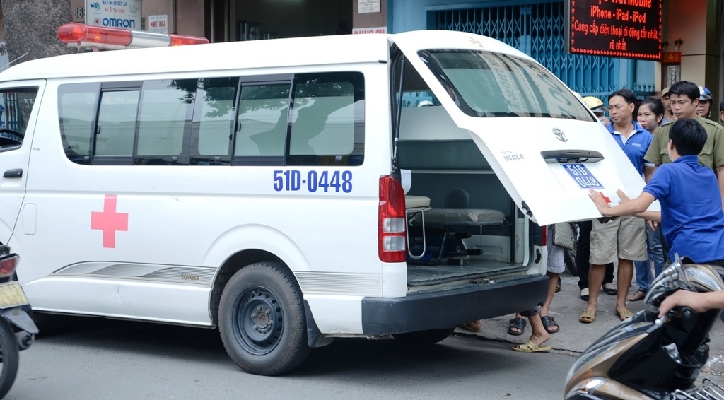 Nghi van giet nguoi tinh dong tinh trong khach san hinh anh