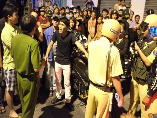 'Thieu gia' muon xe mo to khung bi phat 10 trieu dong hinh anh