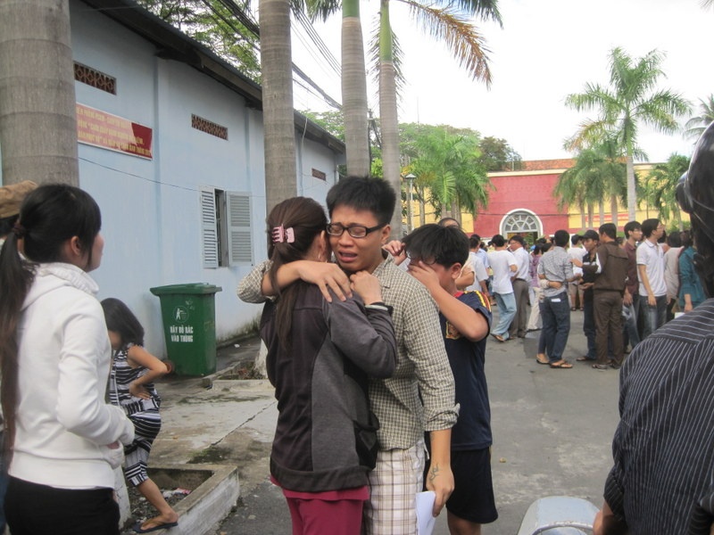 Nhung giot nuoc mat tu nhan kham Chi Hoa hinh anh