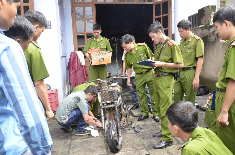 Hai be gai chet chay trong can nha khoa cua o Sai Gon hinh anh