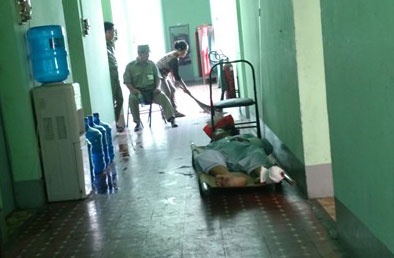 3 nguoi trong vu dai nao benh vien o Sai Gon bi tam giu hinh anh