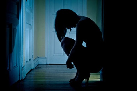 Truy tim ke bien thai doi ‘yeu’, cuop vang giua duong hinh anh