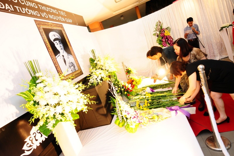 Hang ngan ban tre TP.HCM doi mua tuong niem Dai tuong hinh anh