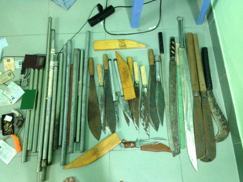 Phat hien kho sung am sat, ma tau giua Sai Gon hinh anh