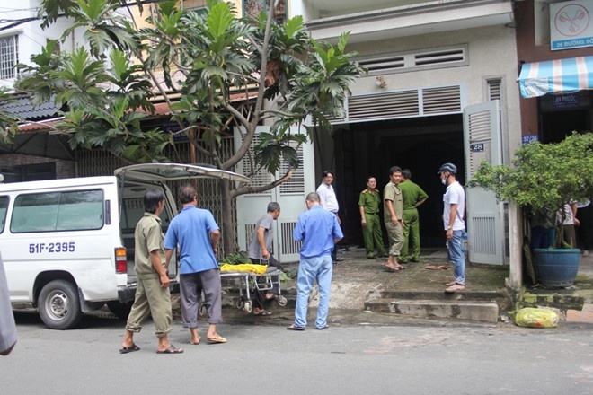 Cu 70 tuoi tat axit va loi trang troi ‘tu tu de giai thoat' hinh anh