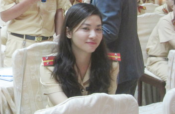 Canh sat giao thong Sai Gon hoc gi trong 'lop hoc le phep' hinh anh