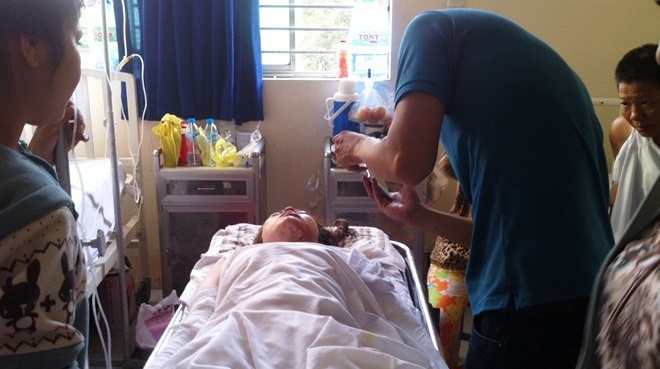 Giay phut bi ke cuong tinh tat axit giua Sai Gon hinh anh