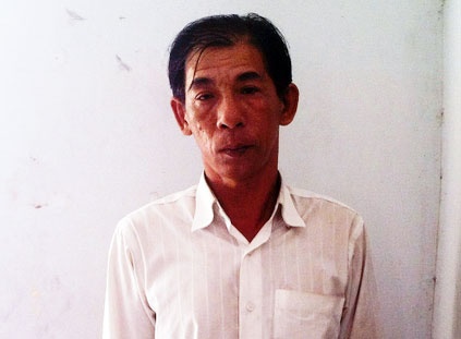 Lat bo mat that ga cong an rom lua nguoi xin viec hinh anh