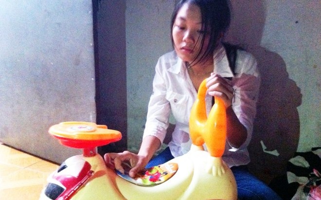 Noi dau nguoi me tre co con bi bao mau danh chet hinh anh