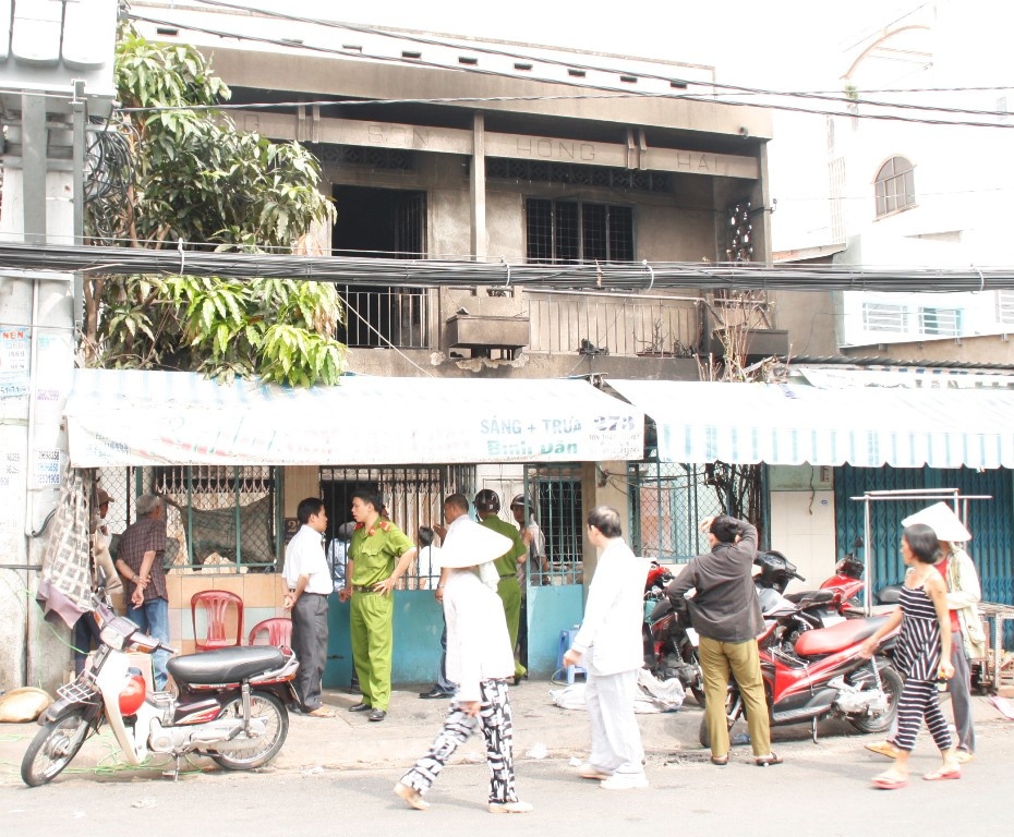 He lo nguyen nhan cu ong phong hoa dot nha, 2 nguoi chet hinh anh