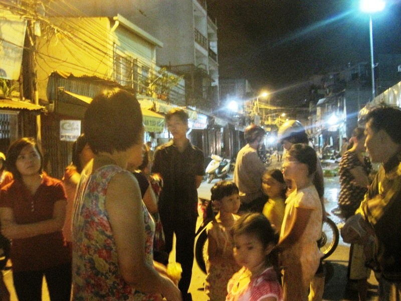 Nguoi dan ke lai giay phut trat tu do thi danh nguoi hinh anh