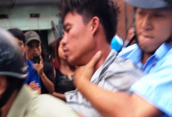 Hang tram nguoi ky ten to trat tu do thi danh nguoi hinh anh