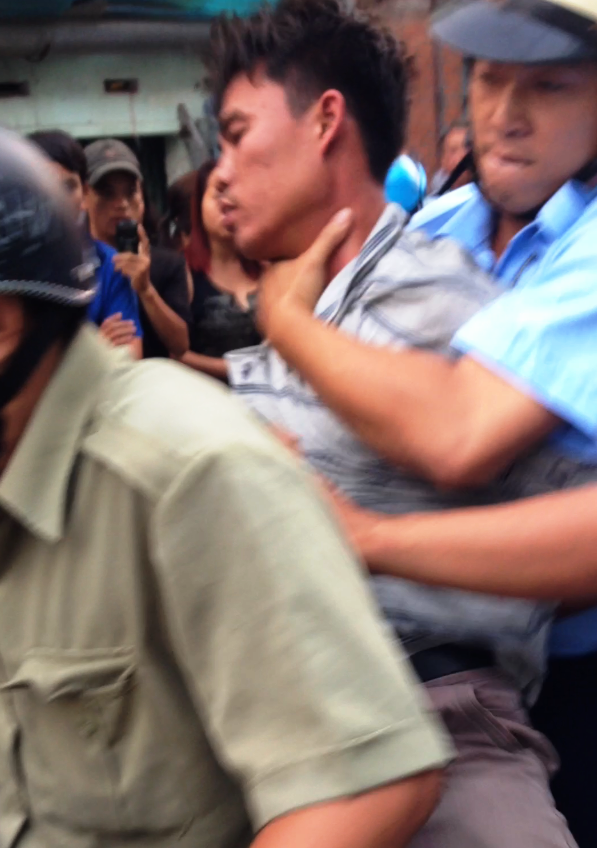 Thoi viec trat tu do thi bi to danh nguoi ban rong hinh anh