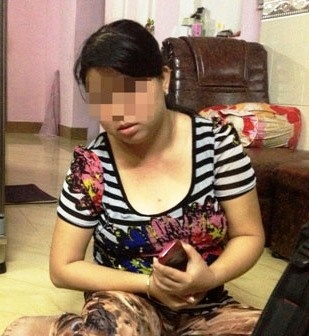 Phu huynh to bao mau xam hai be gai 3 tuoi hinh anh