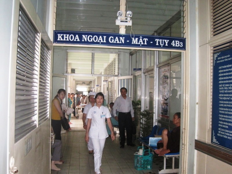 Cuu song nguoi cha sat hai con roi tu sat hinh anh