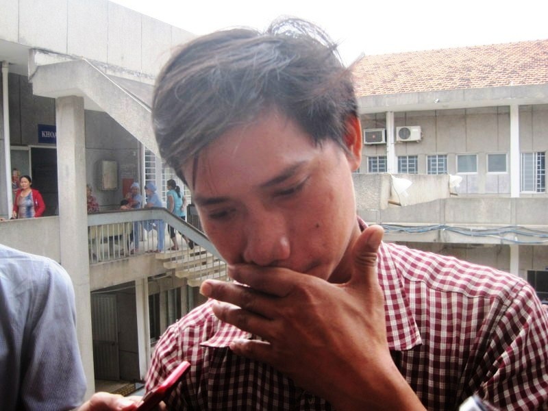 Me mat con 1 ngay tuoi tu choi khi bi de nghi xuat vien hinh anh