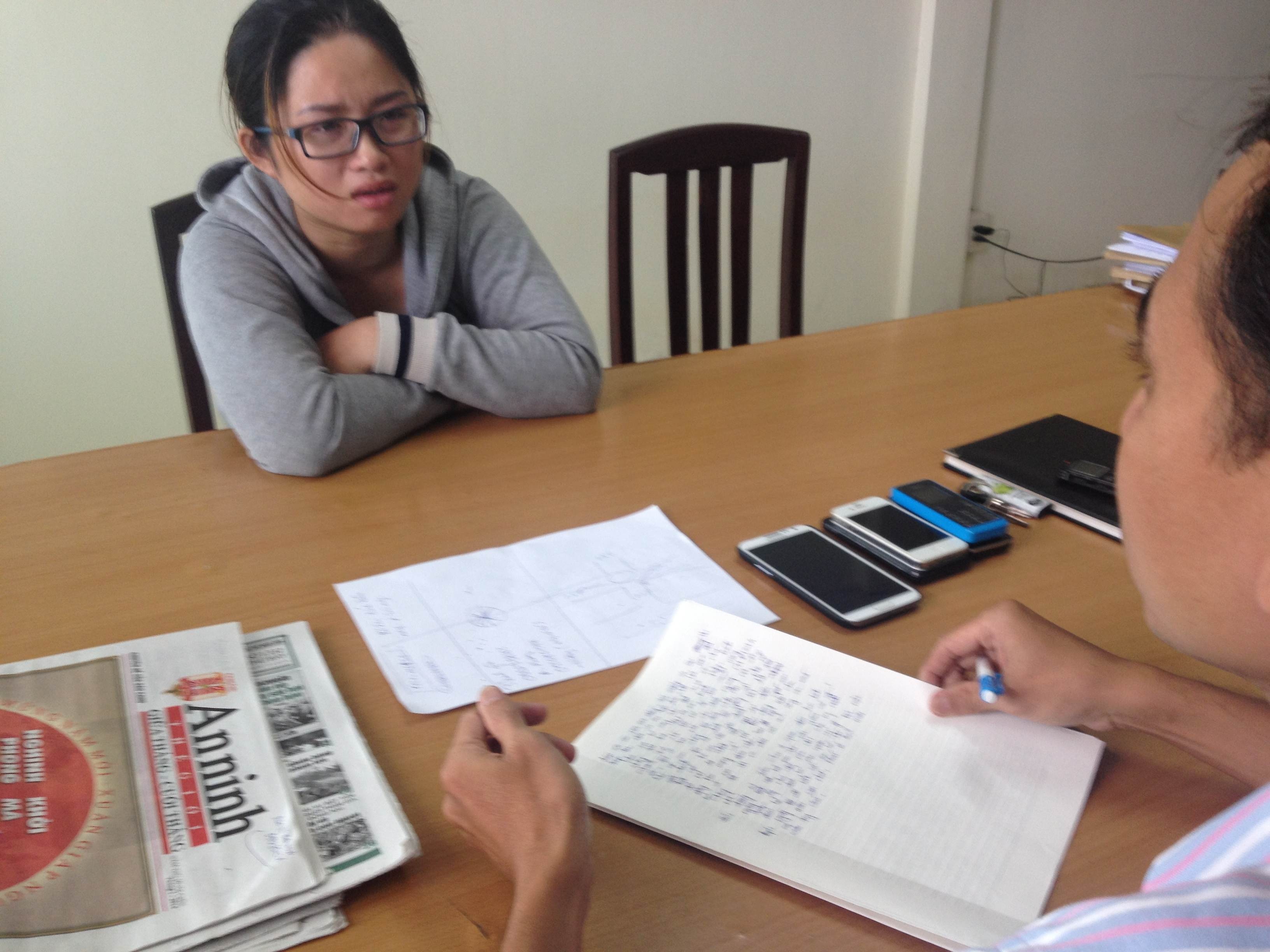 Nghi an buon ban tre em trong vu bat coc be trai 1 ngay tuoi hinh anh