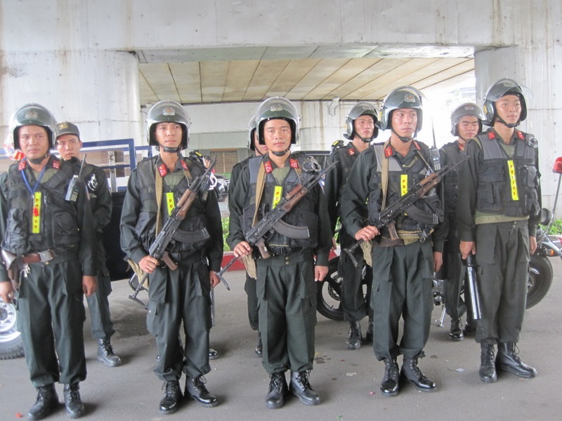 600 canh sat co dong tran ap toi pham dip Tet o Sai Gon hinh anh