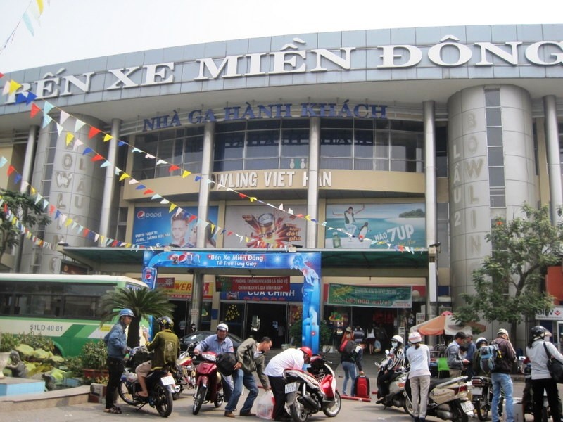 Ben xe o Sai Gon diu hiu ngay giap Tet hinh anh