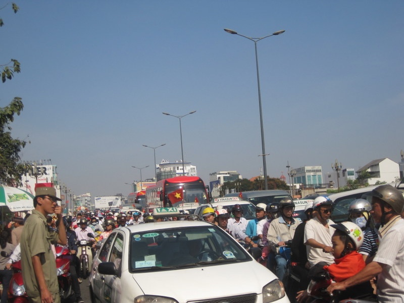 Ket xe ngay dau nam o Sai Gon hinh anh