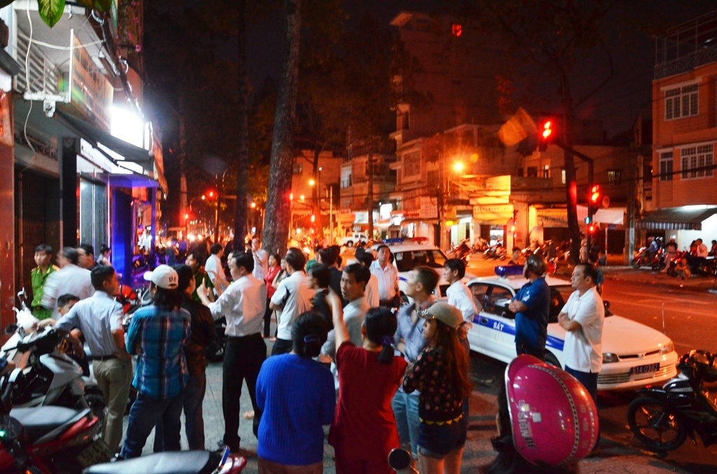 Hoa hoan mung 2 Tet o TP HCM, 5 nguoi thuong vong hinh anh