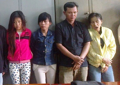 Bang nhom gia gai mai dam moc trom tai san cua khach Tay hinh anh