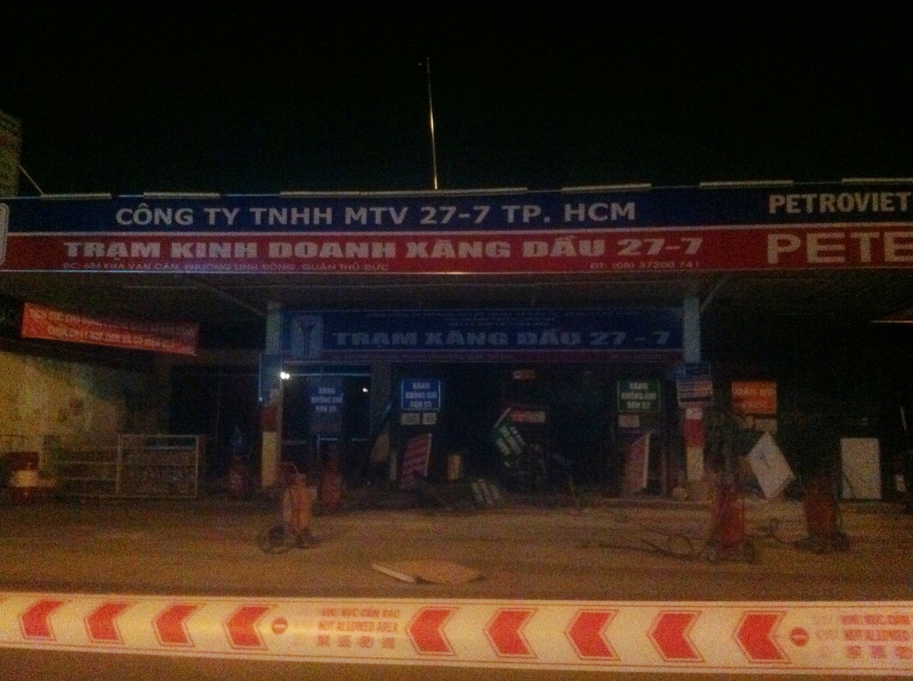 No lon tram xang dau o Sai Gon, nhieu nguoi thao chay hinh anh