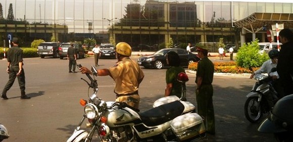 Tang cuong an ninh tai san bay Tan Son Nhat hinh anh
