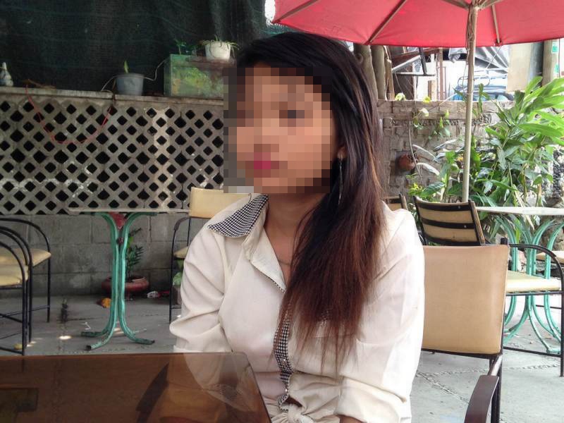 Nhom con do doa san bang quan ca phe de tong tien hinh anh