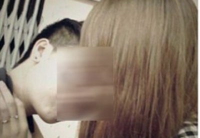 Gioi tre dau xot cap dong tinh 9X tu tu trong nha nghi hinh anh