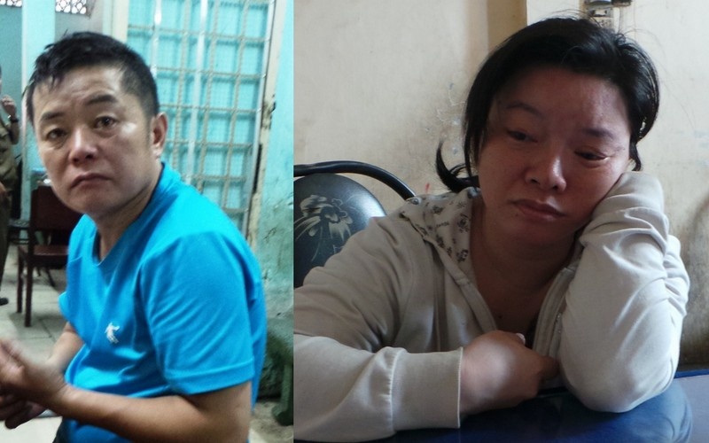 2 vợ chồng người Trung Quốc buôn lậu thuốc kích dục đang bị công an bắt giữ.