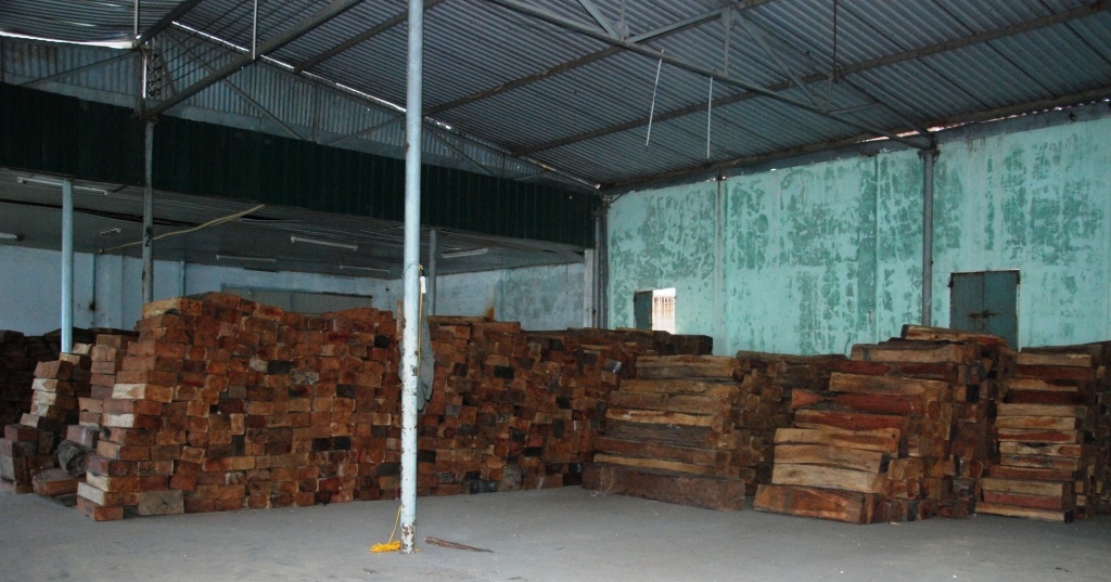 Hang tram phach go quy tren 3 toa tau hoa hinh anh