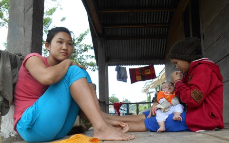 Bo toc bat dan ong ve lam chong tren dinh deo Phuong Hoang hinh anh