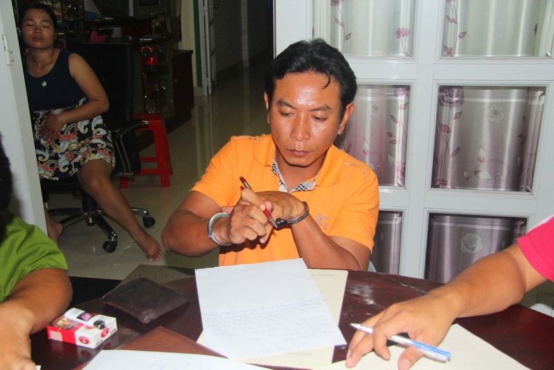 Bat can bo quan ly thi truong buon thuoc la lau hinh anh