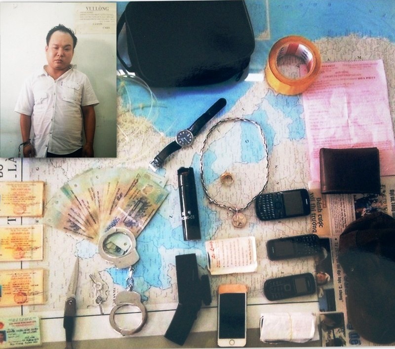 Ten cuop gia cong an 'may mua' voi nu sinh trong khach san hinh anh