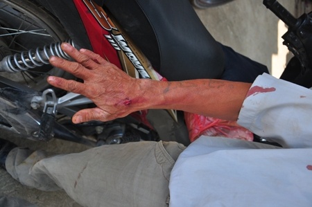 Coi ao 'khoe' sung roi cuop xe om o Sai Gon hinh anh