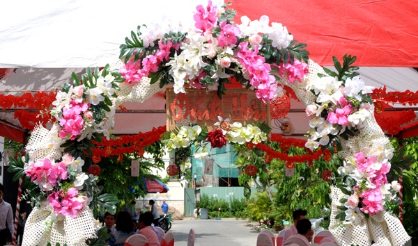 Co gai que bi lua lam dam cuoi gia voi 500 khach moi hinh anh