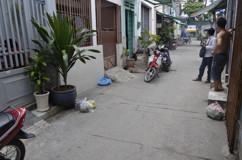 Con hẻm chị Thủy bị cướp.
