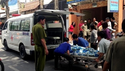 Phat hien thi the tren vung mau trong khach san hinh anh