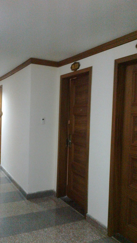 Bên ngoài hành lang khách sạn gần khu vực phòng có thi thể ông Bằng.