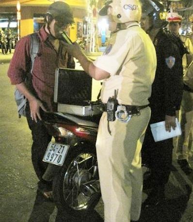 Nguoi vi pham phai tra chi phi xet nghiem nong do con hinh anh