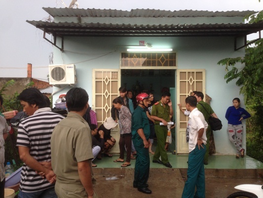 Cơ quan điều tra tổ chức khám nghiệm hiện trường điều tra vụ án.