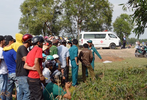 Xac co gai khoa than trong rung tram hinh anh
