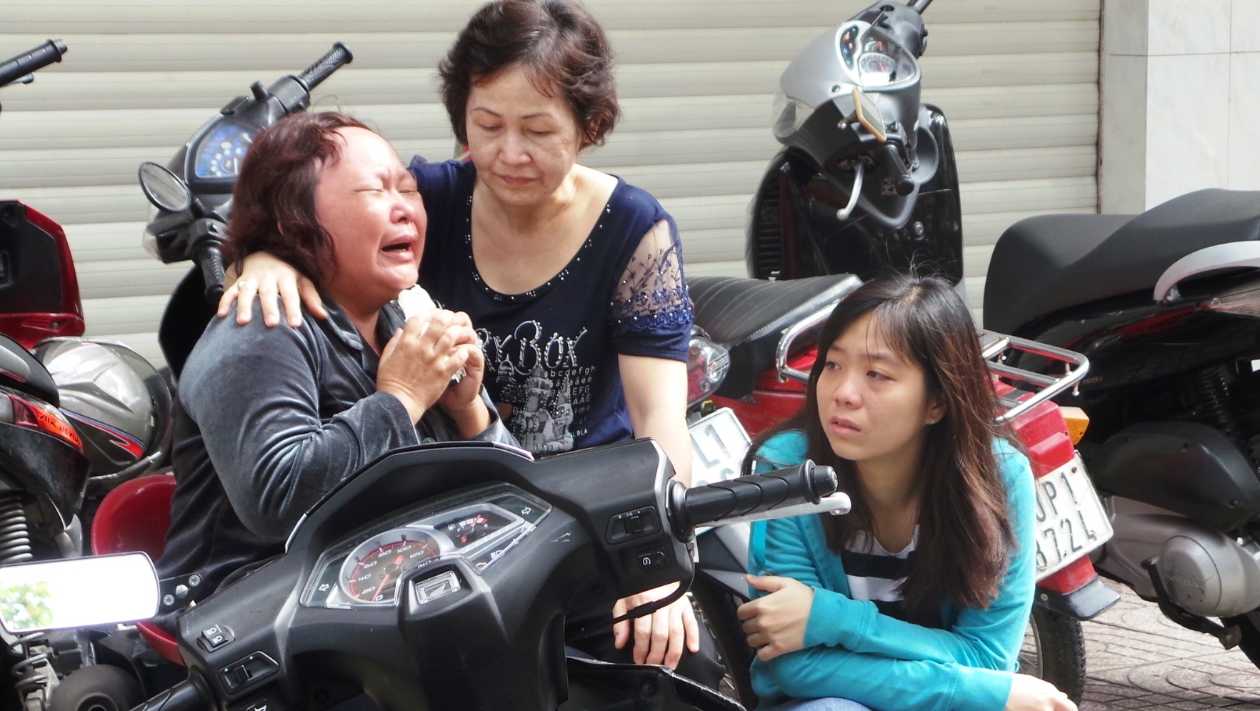 Dung xe tuoi cay chua chay can nha 7 nguoi chet hinh anh